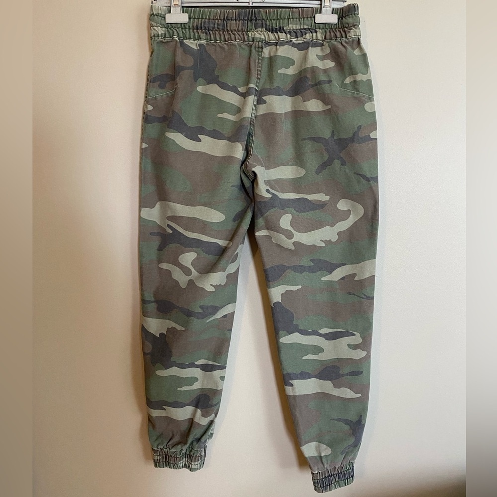 Aritzia TNA Camo Jogger Green Pants Size S - Picture 6 of 8